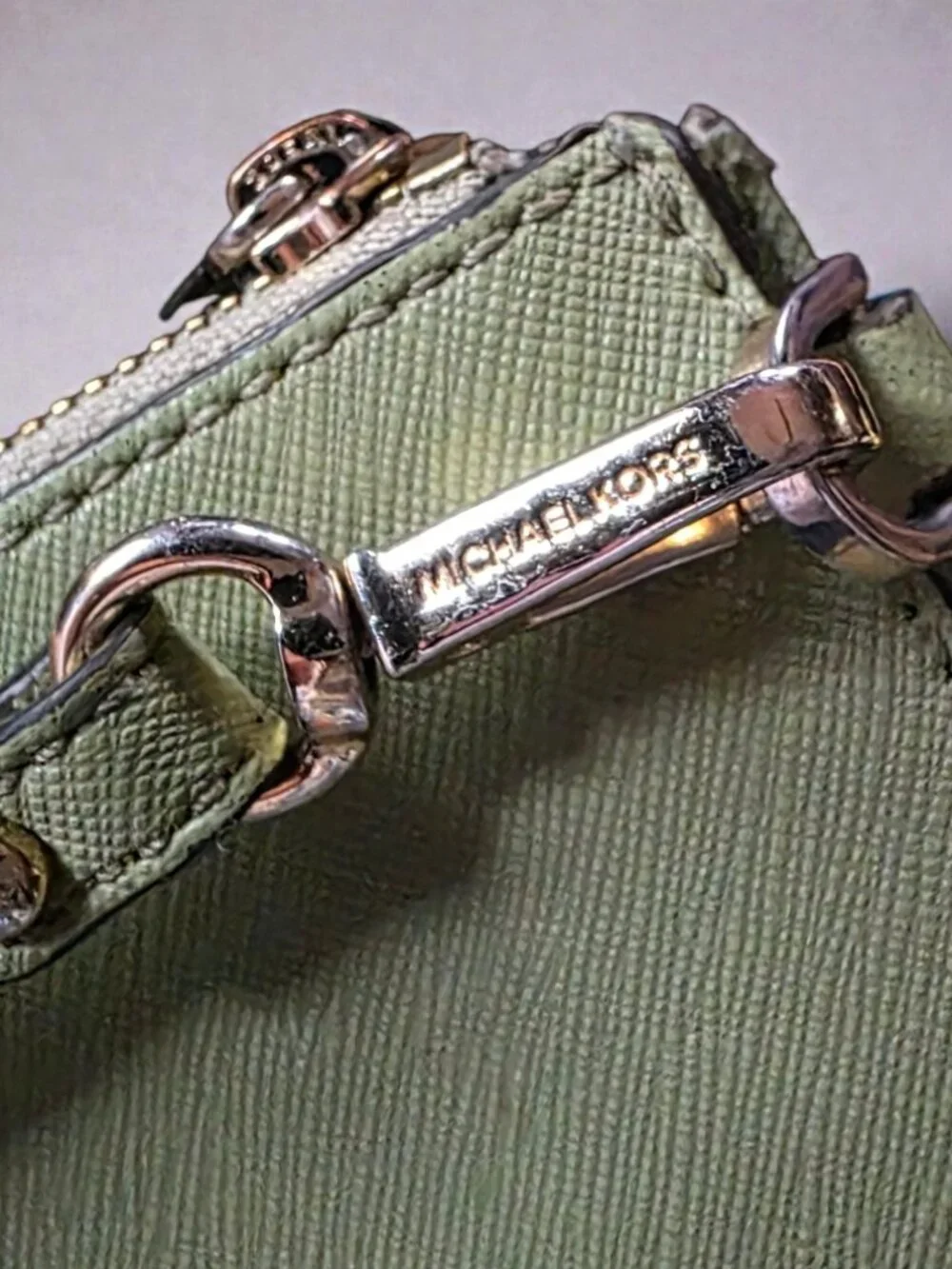 EUC MICHAEL KORS Jet Set Travel Double Zip Wallet Saffiano Leather Light Sage